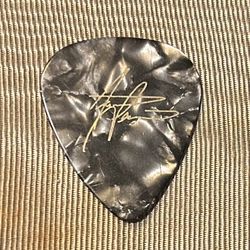 Aaron Lewis Guitar Pic