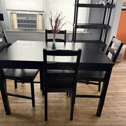 Table With 4 Chairs 