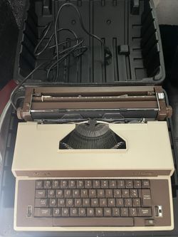 Vintage Royal Academy Portable Electric Typewriter  Working In Case