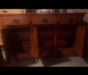Sideboard/Buffet.