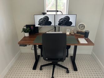 Dual 22inch monitors with monitor mount + Office Desk Chair