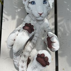 Sandicast J852 hand cast and hand painted white tiger cub