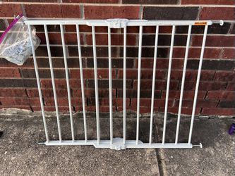 Regalo Child Safety Gate 40.5-in x 28.75-in Hardware Mounted White Metal Safety Gate