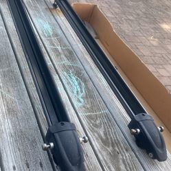 A Pair Of Thule Peloton Roof Bike Racks with Keys 