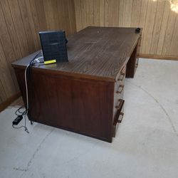 LARGE EXECUTIVE DESK