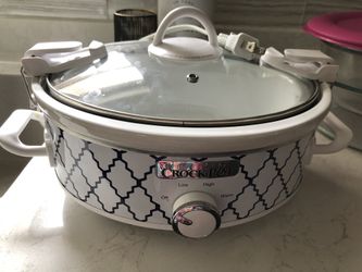 CROCK POT SLOW COOKER