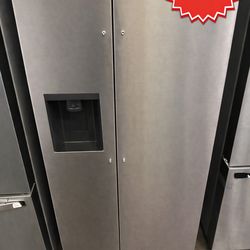 $950 LG Side-by-Side Refrigerator (Stainless Steel) – Like New