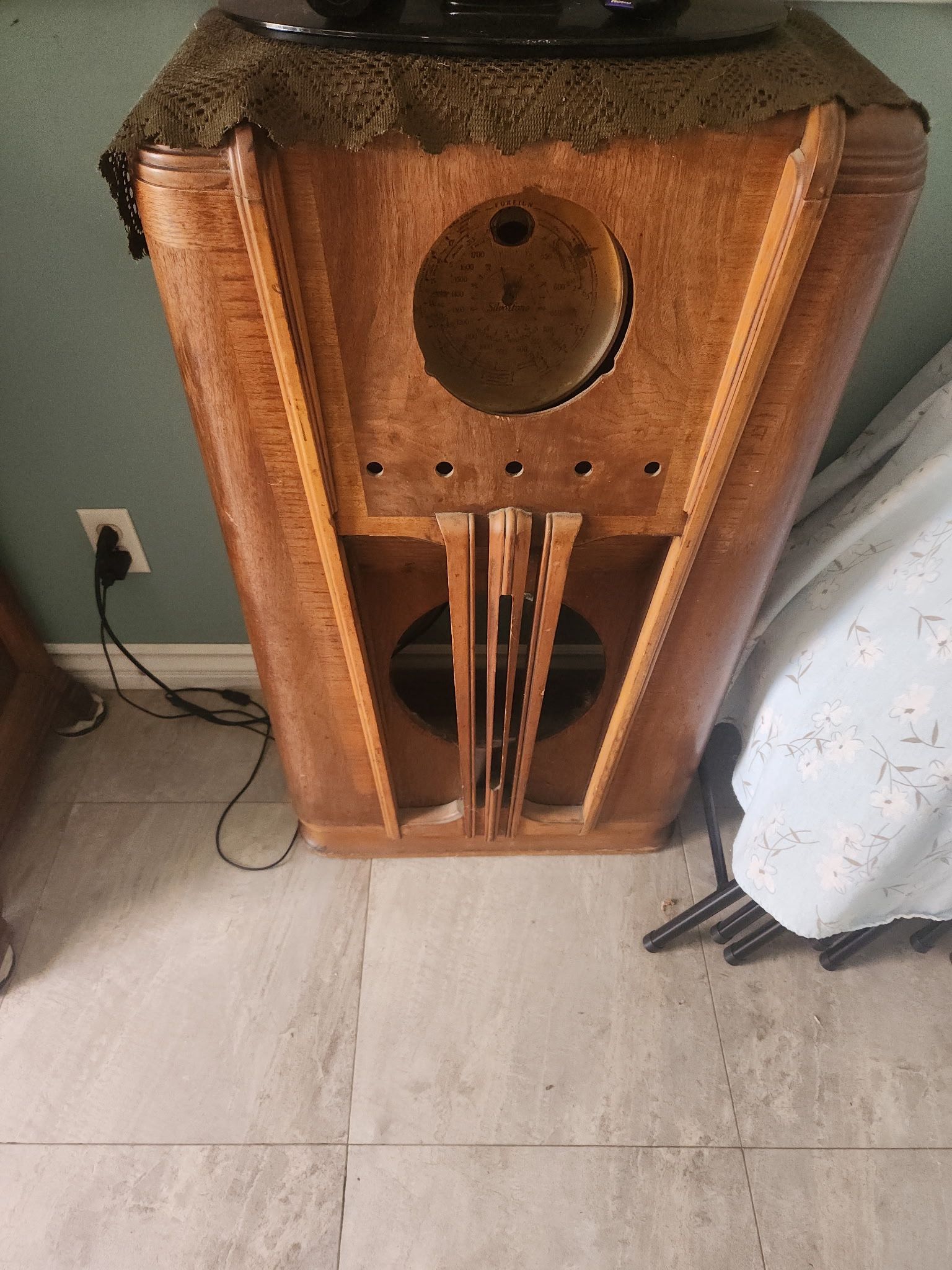 Antique radio Silevertone