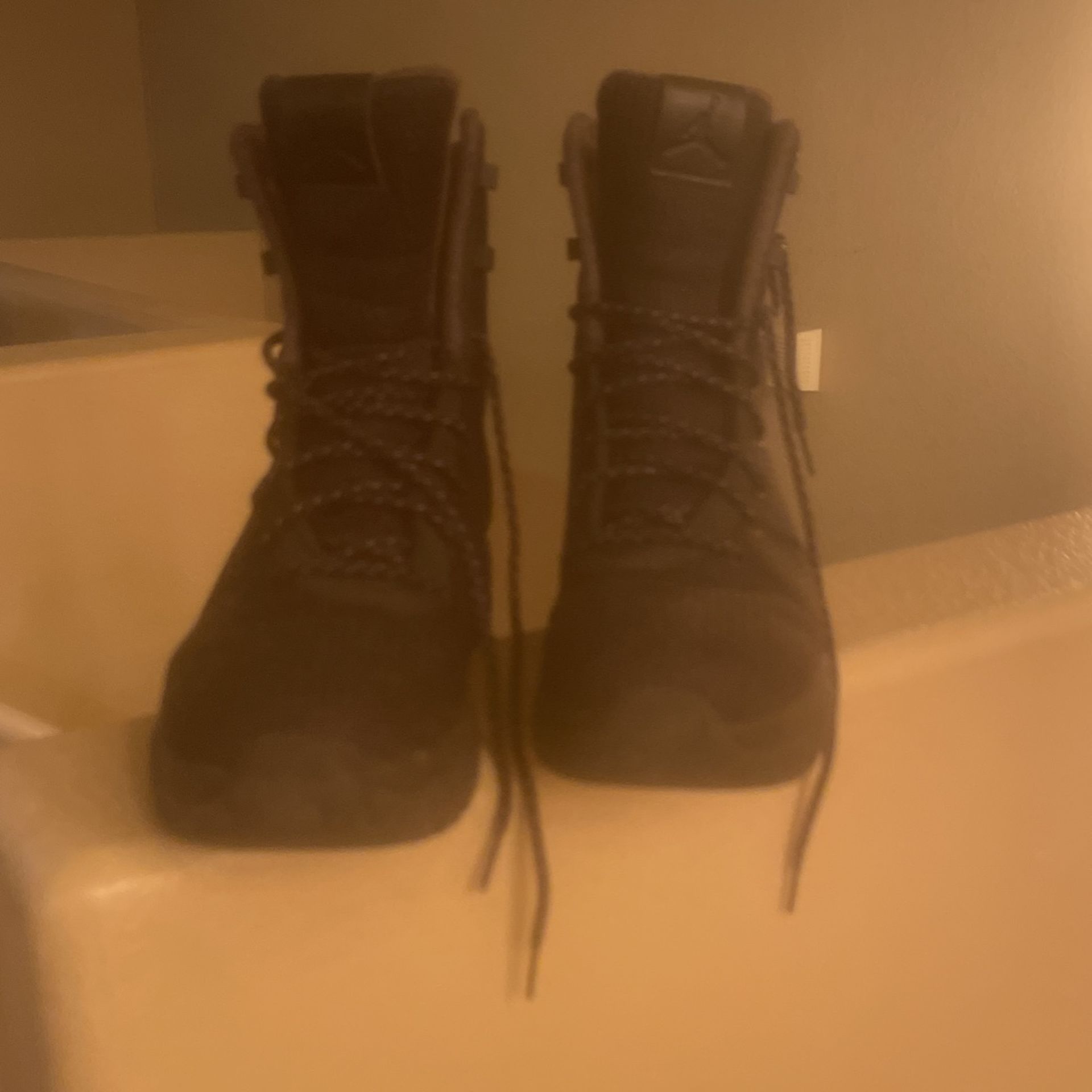 Jordan Boots Men’s 9.5