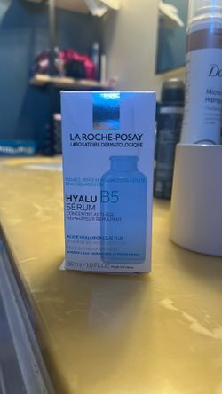 La Roche-Posay Hyalu B5 Pure Hyaluronic Acid Serum helps plump and hydrate skin •	Locks in moisture for long-lasting hydration •	Contains two types of