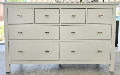 Gorgeous white dresser!