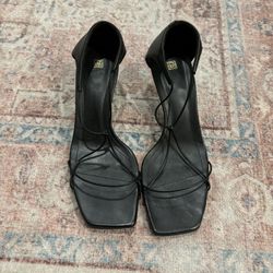 Toteme The Leather 50MM Knot Sandal, Size 40