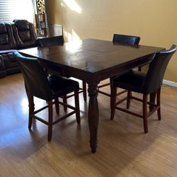 Dining table - 5 piece Set with leaf extension