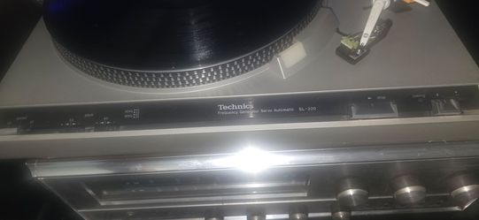 TECHNICS SL-220 FREQUENCY GENERATOR SERVO AUTOMATIC TURNTABLE