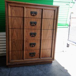 Mueble madera sólida 5 cajones $70