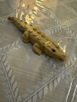 LEGO Tan Alligator Crocodile Red Eyes 70419 Wrecked Shrimp Boat Animal