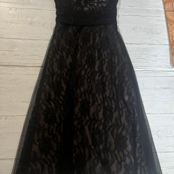 Black Dress ( Size 6 ) 