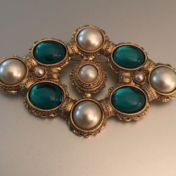 Vintage 1928 Jewelry Co.Pearl Emerald Green Cabochon Gold Brooch 
