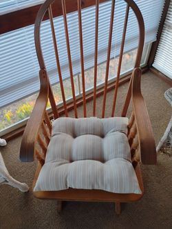Solid Wood Glider Rocker With Spindle Sides