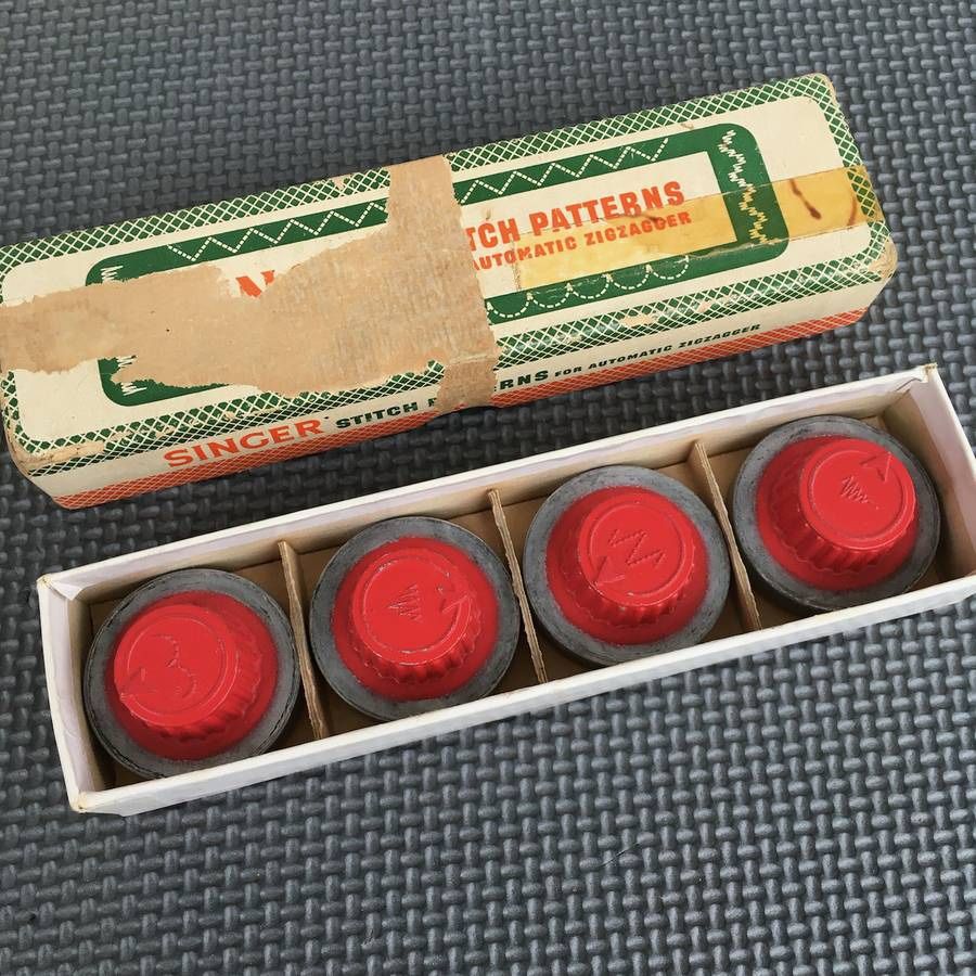Singer Sewing Machine Stitch Pattern ZigZagger Red Cams with Box