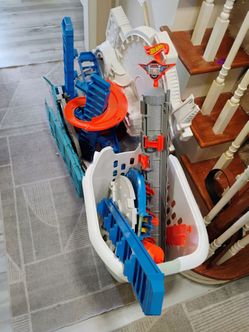 Hot wheels super ultimate garage