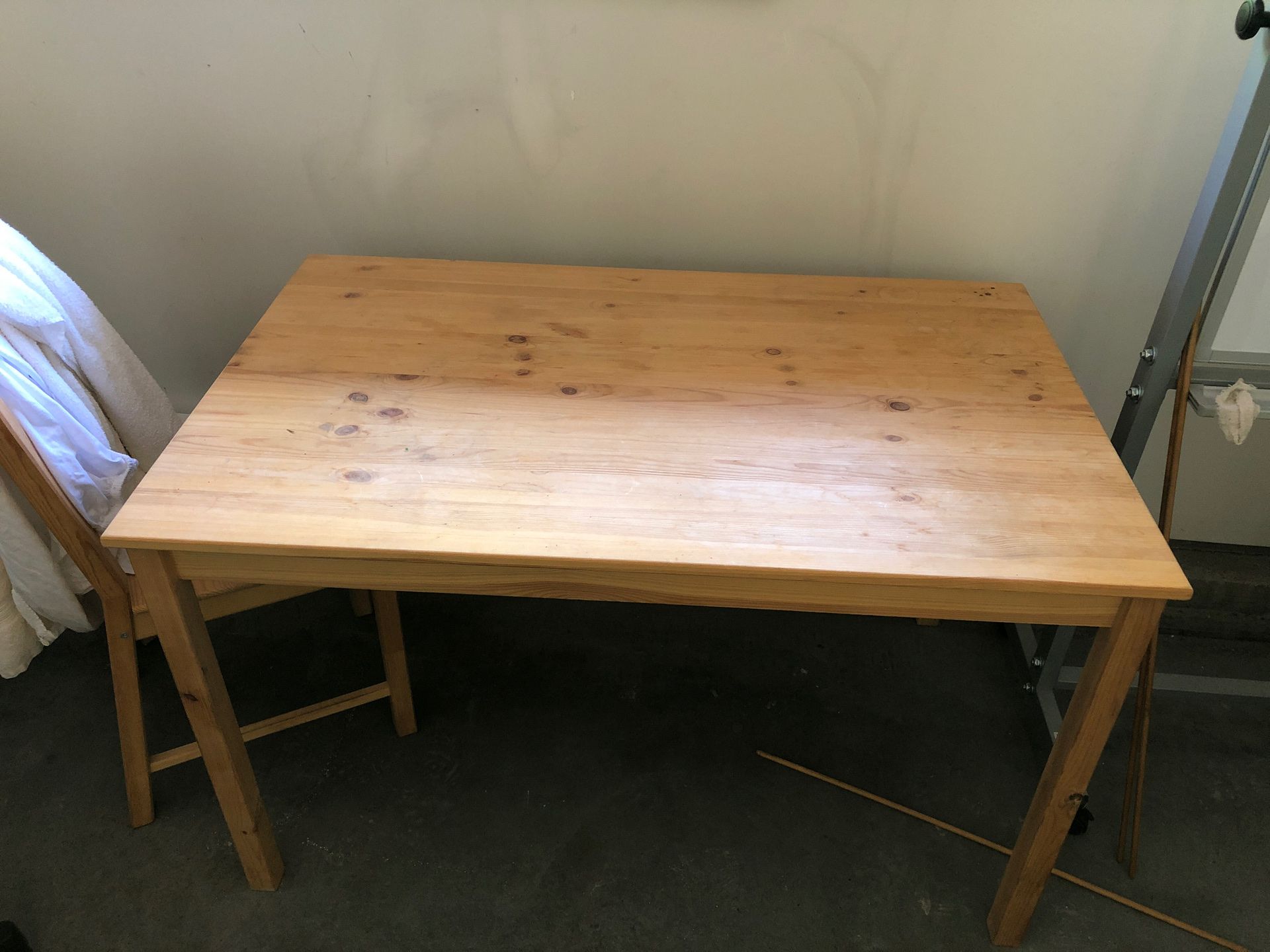 Small dining table( H:28.7,L:47.5, W: 29.5)