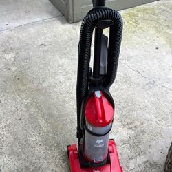 dirt devil vacuum used a couple of times like new 