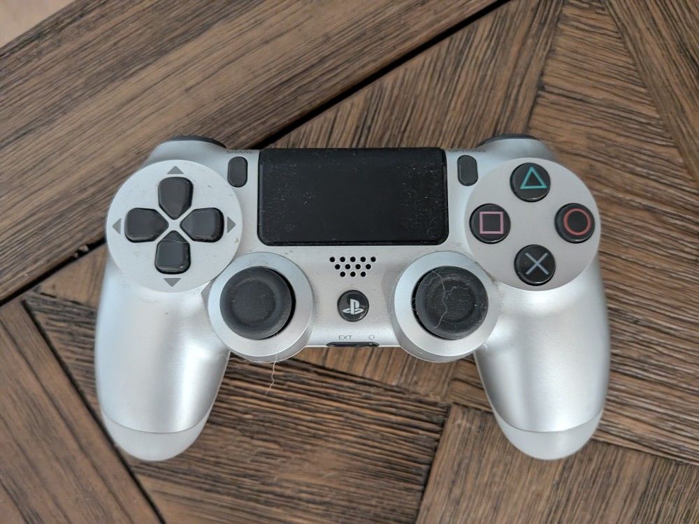 PS4 controller + Charging Dock
