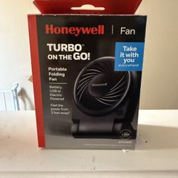 Brand New Portable folding Honeywell Fan