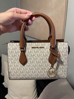 Michael Kors hand / crossbody / messenger bag NEW with tags
