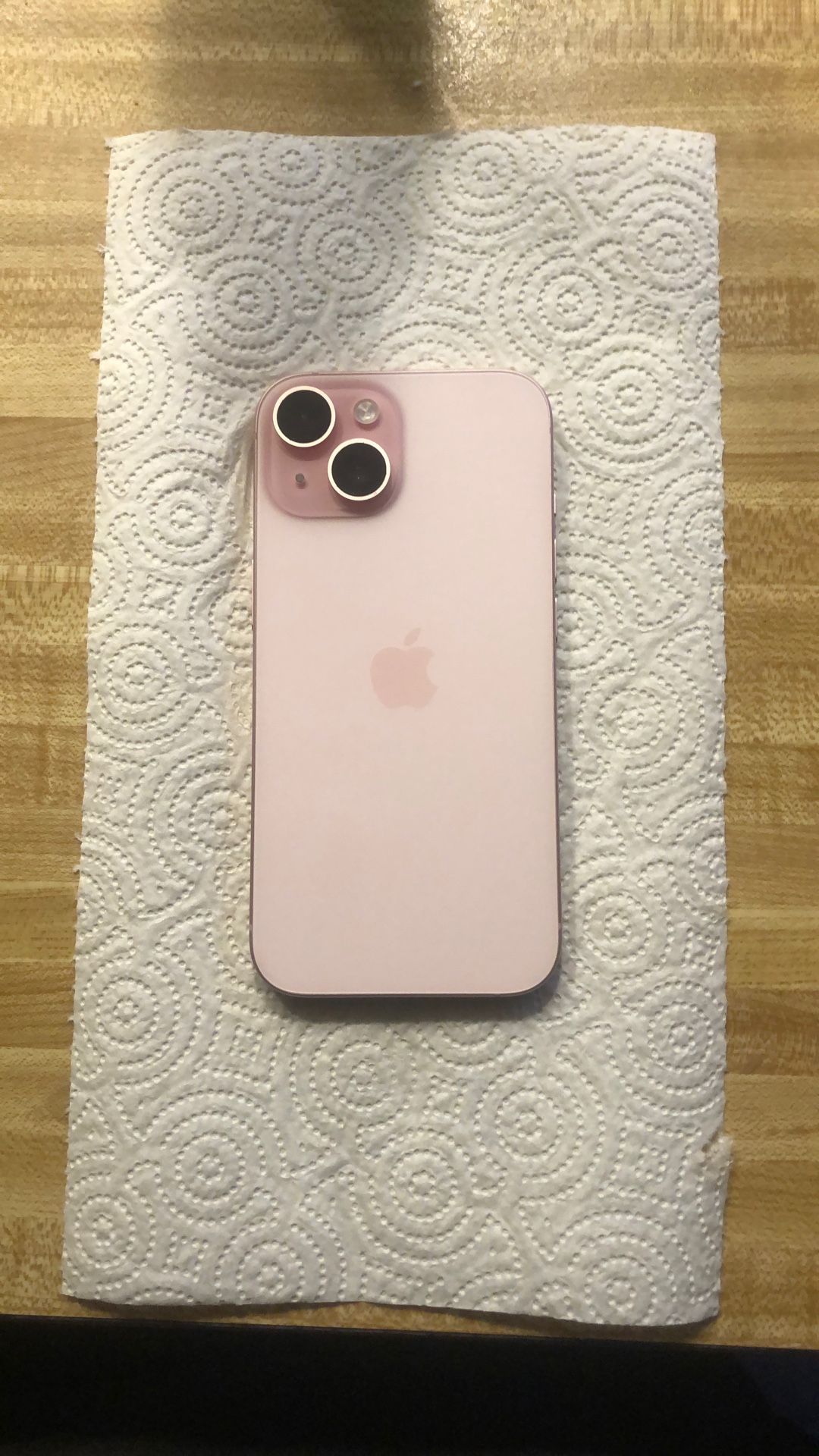 iPhone 15 Pink