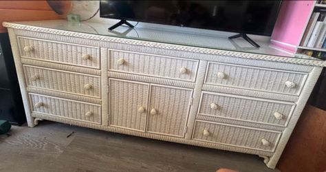 Wicker Night stand $50 Dresser $175 Queen bed $150 Mint Condition Palm beach 33480