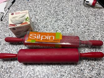 2 Silicon rolling pins & mortar and pestle