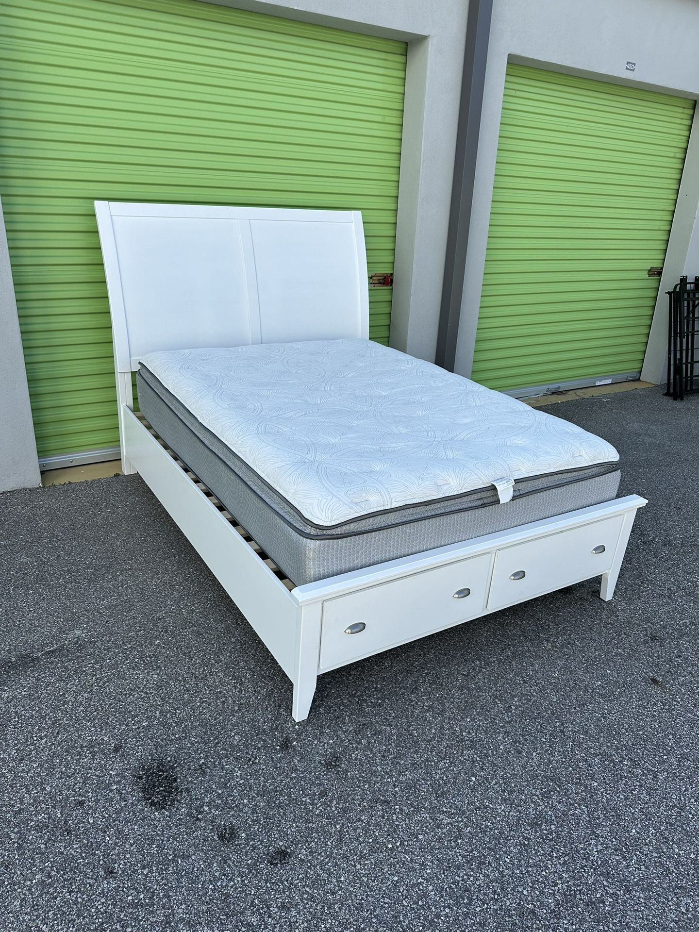 Queen bed with mattress (FREE DELIVERY AND SETUP)