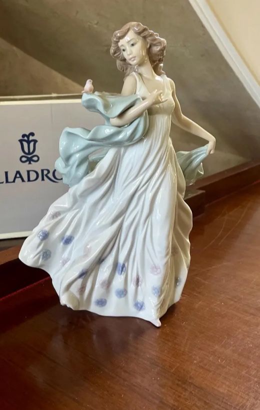 Lladro Summer Serenade Figurine