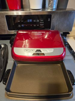 George Foreman Evolve Smart Grill System / Ceramic Plates & Baking Pan
/ George Foreman Evolve Grill System