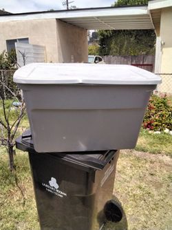 FREE - 30 gallon STORAGE BIN CONTAINER BOX CHEST   - FREE
