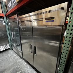 Two door refrigerator comercial Everest