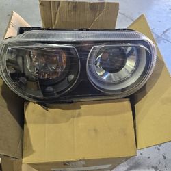 08-14 Dodge Challenger Headlights 