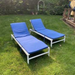  2 Chase lounges