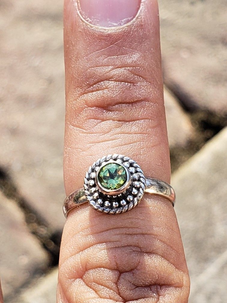 Sterling Silver Peridot Ring Size 6