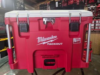 Brand New Milwaukee 22" Packout 40 qt.​ XL Cooler