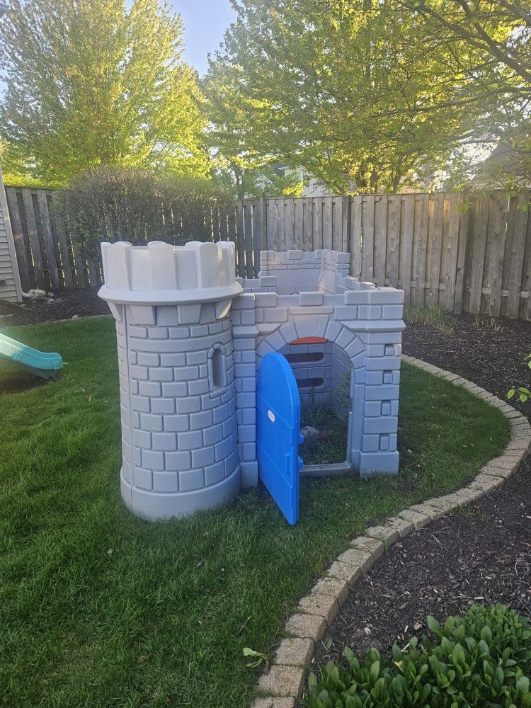 Little Tikes Classic Castle Jungle Gym Playhouse