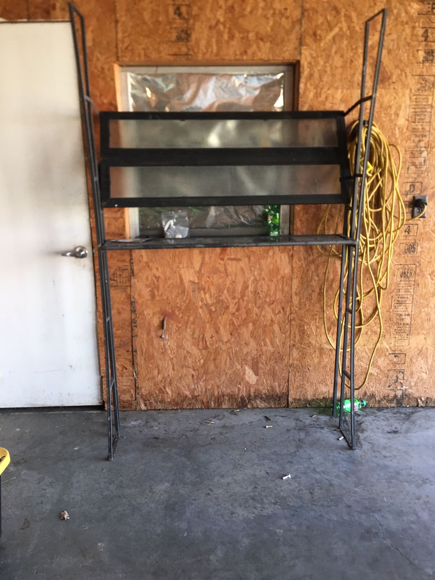 Easel