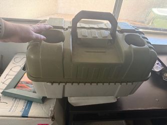 Fishing tackle box