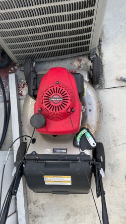 Honda HRR216 lawnmower