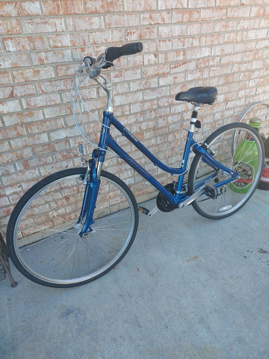 Women Bike, Giant Cypress, Speed 21, Wheels Size 28"