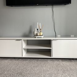 TV Stand up to 80’’