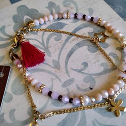 Beaded Bracelet with Golden Charmy Bracelet, and Tassel. Tassel bracelet. Mexican Bracelet. Pulsera Mexicana de mota y Dijes. Pulsera con Esclava.