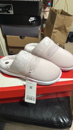 Nike house shoes